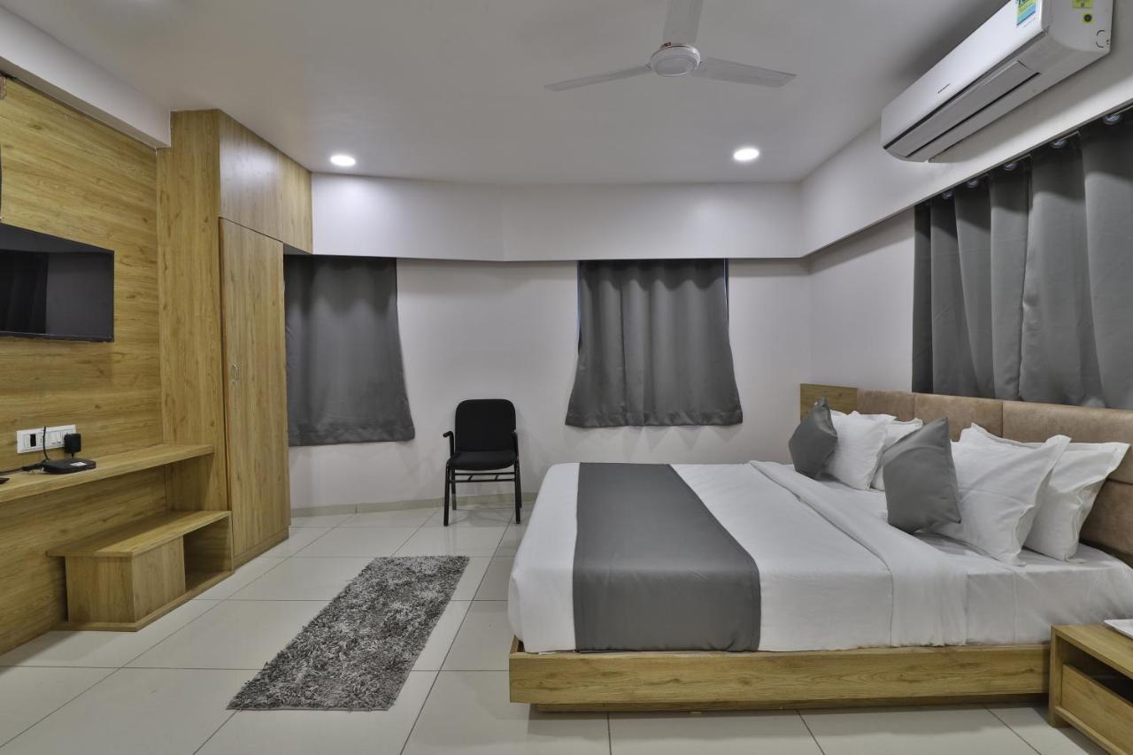 Hotel Monville Group Vadodara Exterior foto