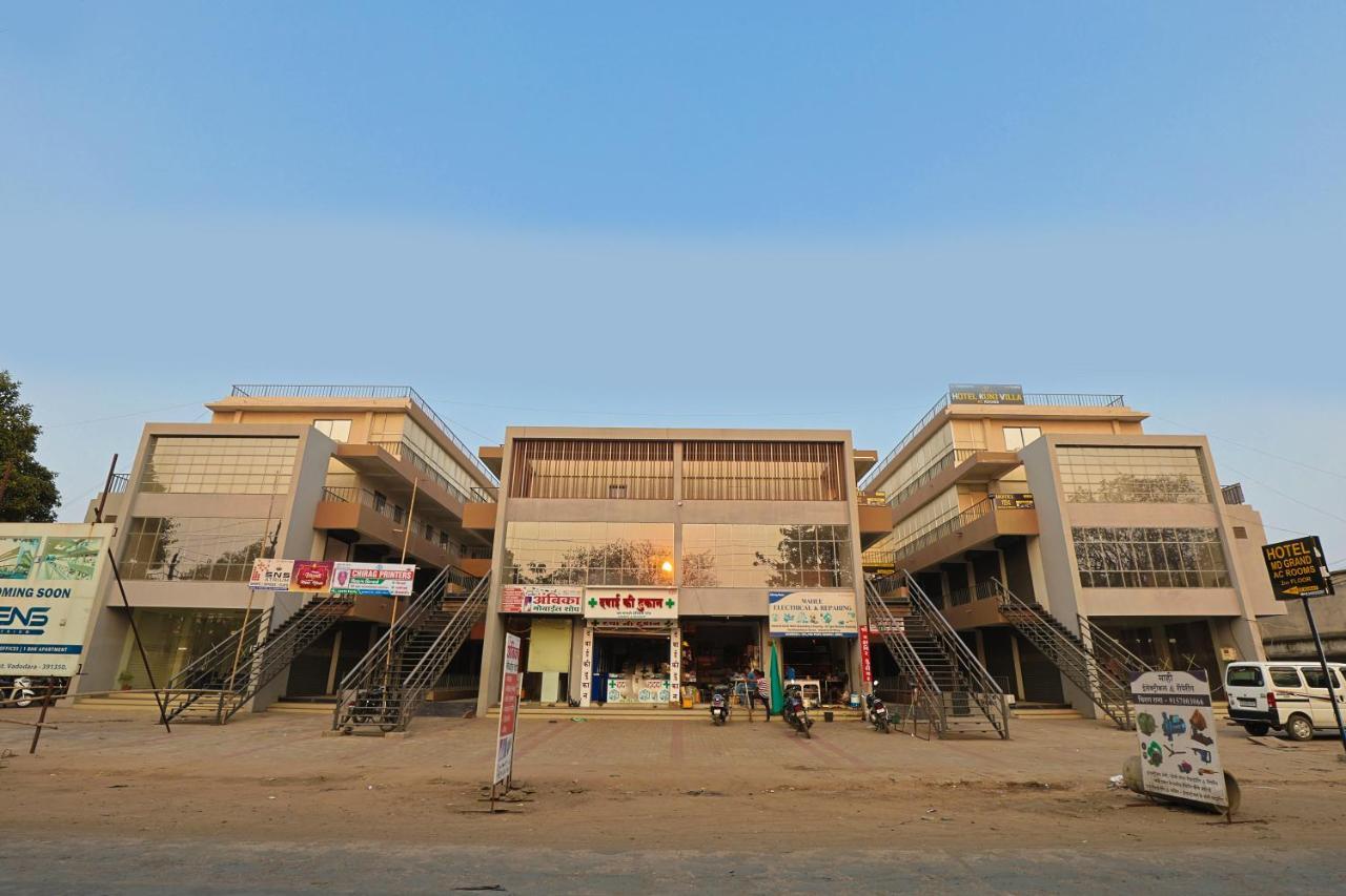 Hotel Monville Group Vadodara Exterior foto